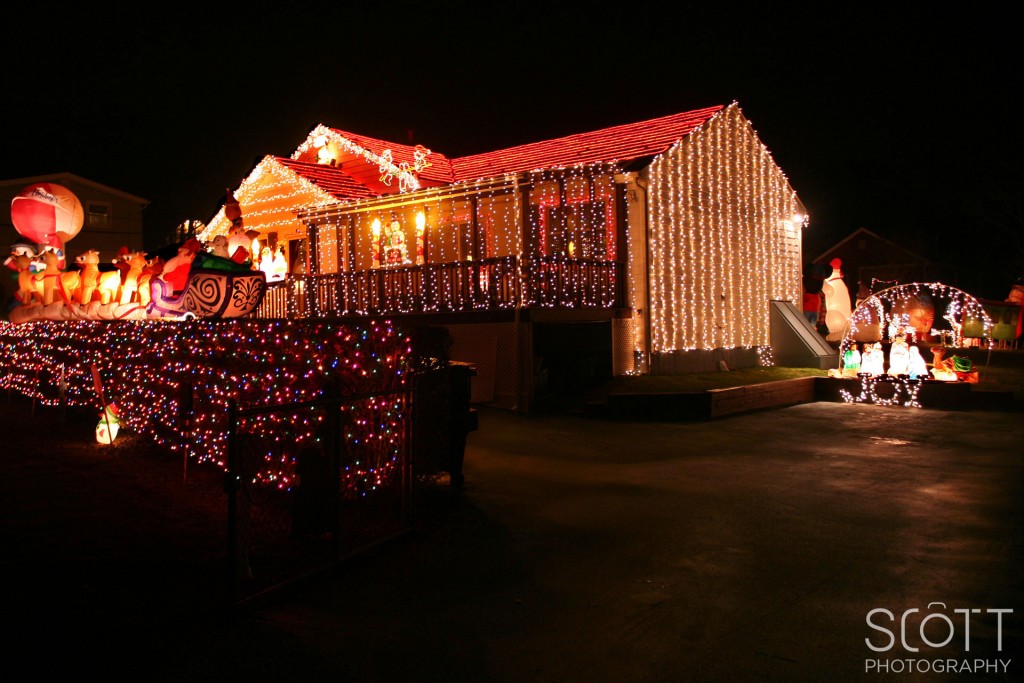 Christmas Lights on Lee's River Drive - Somerset, MA
